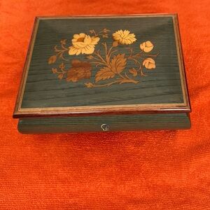 Vintage Reuge Floral Inlay music box